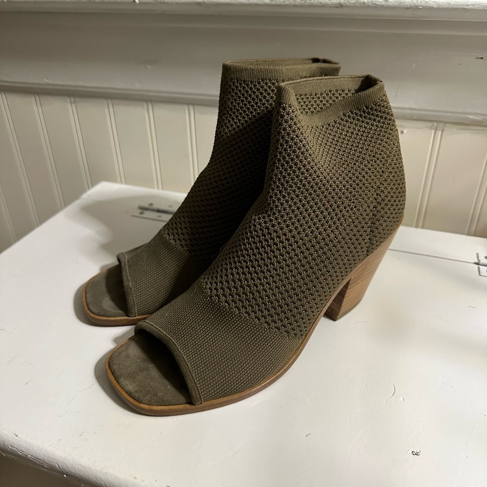 Green Heeled Boots with Open Toe and Chunky Heel